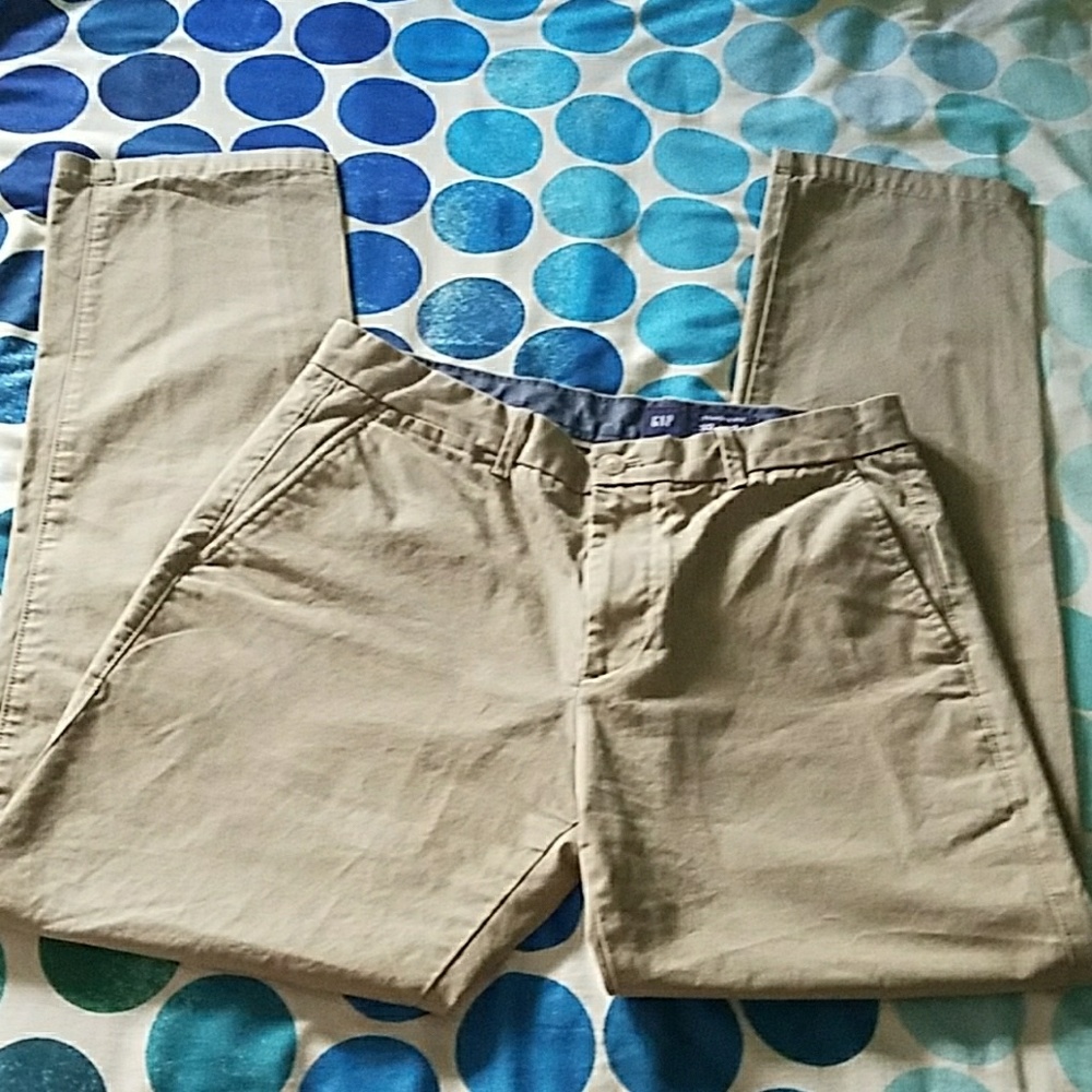 GAP Men's Khakis 32x34